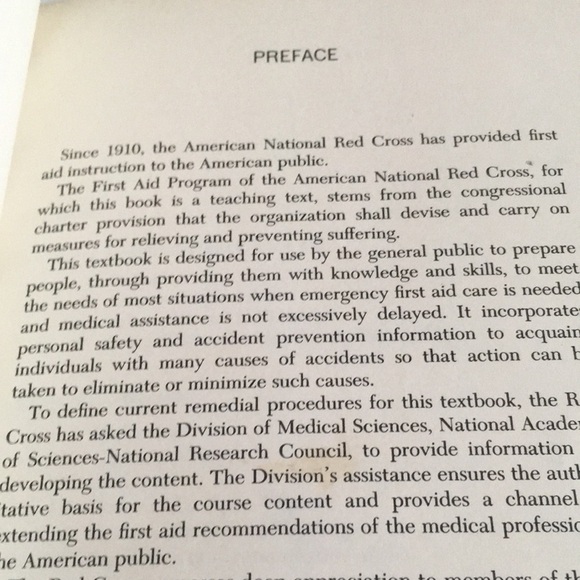 VINTAGE Standard First Aid & Personal Safety Softcover 1973 - Picture 5 of 5